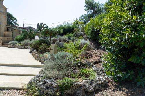 Masseria Calianiにある庭