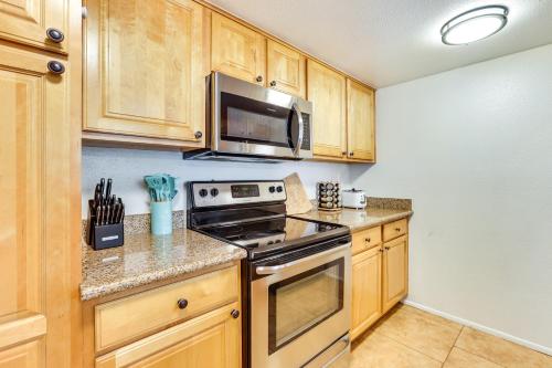 Dapur atau dapur kecil di Community Pool at Litchfield Park Condo