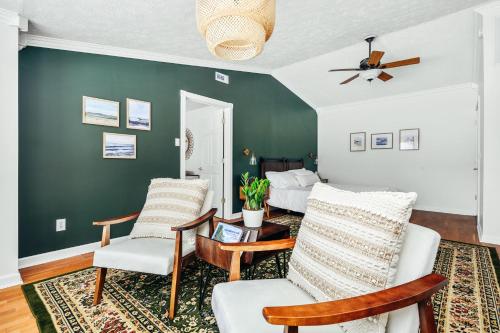 Χώρος καθιστικού στο M22 Birch House - Family friendly with shared beach & large kitchen