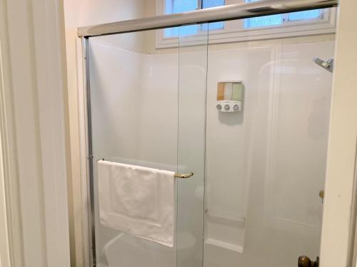 a shower with a glass door with a towel at Moose and Maple Lodge in South Lake Tahoe