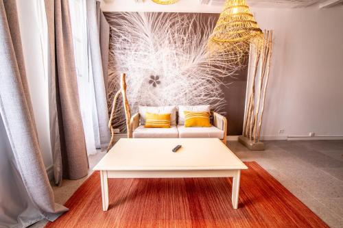 a living room with a couch and a coffee table at LE DUPE in Brissac-Quincé