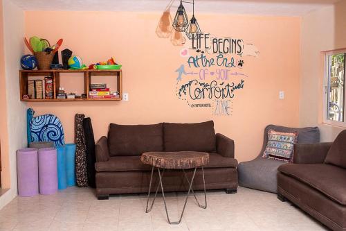 a living room with a couch and a table at Mapache Hostel & Camping in Holbox Island