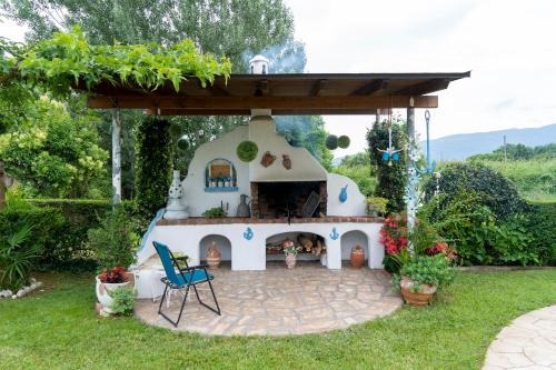 a pretend play house in a yard at Villa Vasiliki in Leptokaria