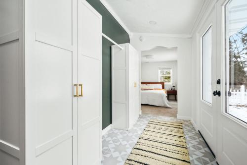 Ένα ή περισσότερα κρεβάτια σε δωμάτιο στο M22 Birch House - Family friendly with shared beach & large kitchen
