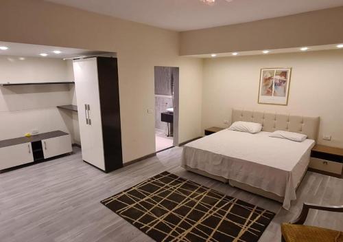 Postel nebo postele na pokoji v ubytování Hayat Apartments
