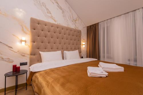 a hotel room with a large bed with towels on it at LUX Апартаменти MYFREEDOM поруч метро Театральна, Хрещатик in Kyiv
