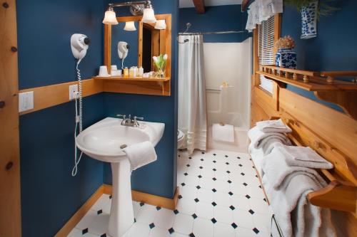 a bathroom with a white sink and a shower at Snowvillage Inn in Eaton Center