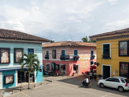 a street in a town with colorful buildings at Hotel velero in Roldanillo