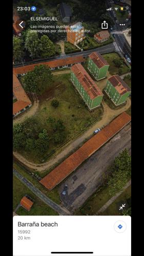 a screenshot of a picture of a train yard at Un rincón en barraña in Boiro