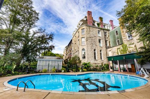 a swimming pool in front of a building at 1886 Crescent Hotel and Spa in Eureka Springs