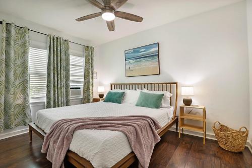 a bedroom with a bed and a ceiling fan at Steps to Beach & Downtown! Cozy Beach Bungalow #4 in Lake Worth