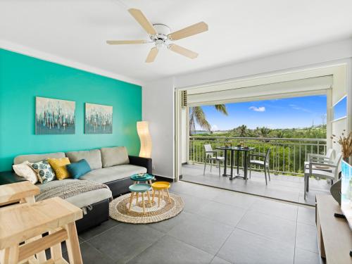 Μπαλκόνι ή βεράντα στο Newly Renovated 1 Bedroom Condo With Amazing Seaview! Beachfront Pool!