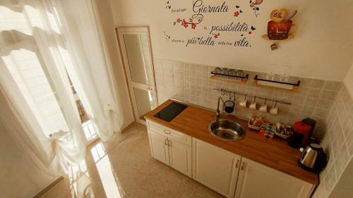 Een keuken of kitchenette bij L'Incanto del Borgo Antico- Locazione Turistica