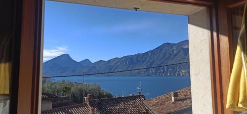 a view of a lake from a window at Appartamento con vista Lago Casa Gaspar in Brenzone sul Garda