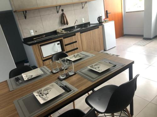 a kitchen with a dining table with chairs and a sink at Morada Pomerode 2 in Pomerode