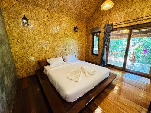 Imagen de la galería de Koh Jum Bungalow & Hostel, en Ko Jum