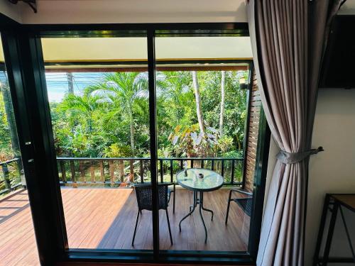 Imagen de la galería de Koh Jum Bungalow & Hostel, en Ko Jum
