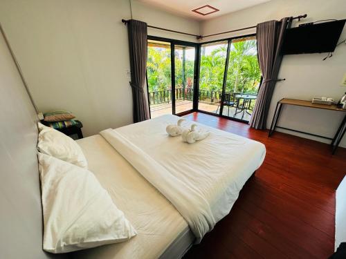 Imagen de la galería de Koh Jum Bungalow & Hostel, en Ko Jum