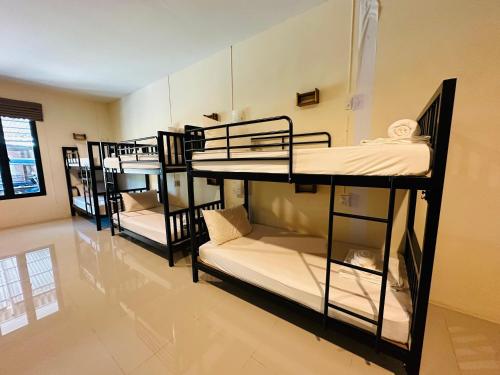 Imagen de la galería de Koh Jum Bungalow & Hostel, en Ko Jum