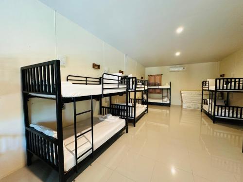 Imagen de la galería de Koh Jum Bungalow & Hostel, en Ko Jum