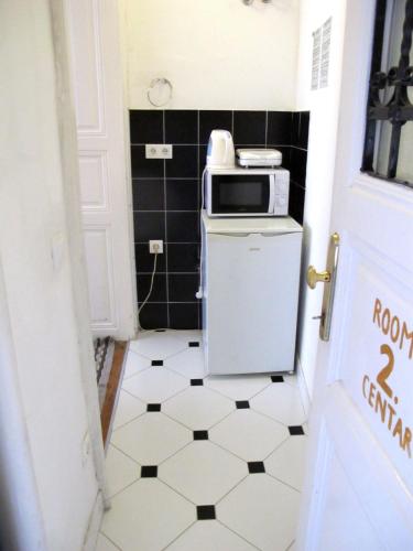 Kjøkken eller kjøkkenkrok på Centar Guesthouse