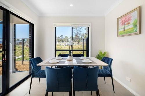Galeriebild der Unterkunft Relaxing Two-Level Retreat in Austral, NSW in Austral