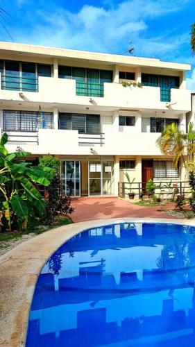 a building with a blue pool in front of a building at Villa Laguna Cancún, kayaks gratis. in Cancún