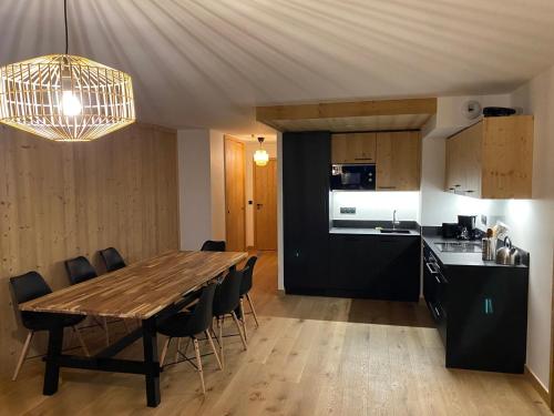 Appartement charmant au pied des pistes avec balcon et parking - FR-1-692-93