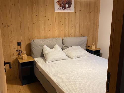 a bed with two pillows on it in a room at Appartement charmant au pied des pistes avec balcon et parking - FR-1-692-93 in La Chapelle-dʼAbondance