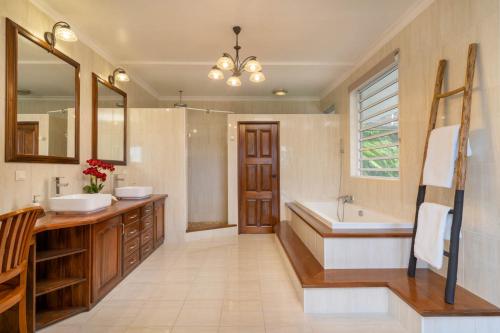 Kylpyhuone majoituspaikassa la villa Mareva