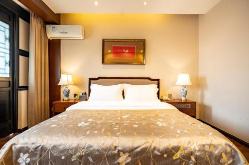 Postel nebo postele na pokoji v ubytování Buddha Zen Hotel