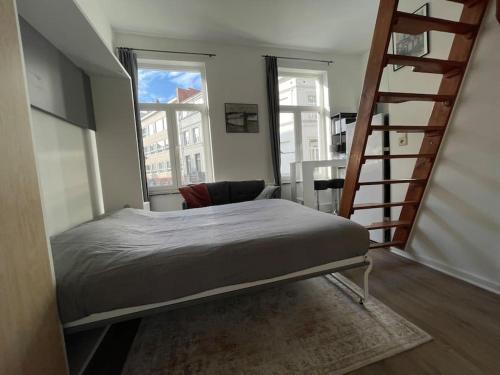 Tempat tidur dalam kamar di Studio Ixelles Place Fernand Cocq