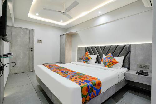 Легло или легла в стая в FabHotel Aahan