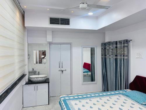 a bedroom with a bed and a sink at Cozy 1 BHK Apartment in Nagpur