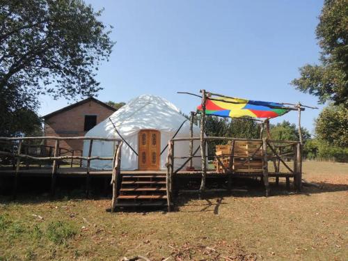 Champsac - Yurt - Sleeps 4 - Parking - Garden