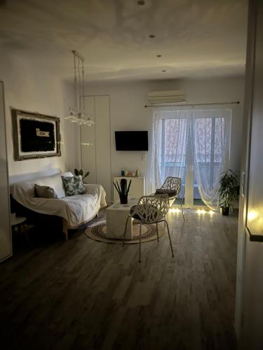 Selenity studio(close to two metro stations)