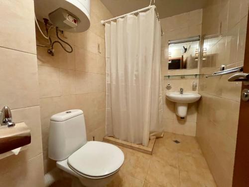 Ένα μπάνιο στο Private Apartments next to Bellevue Residence