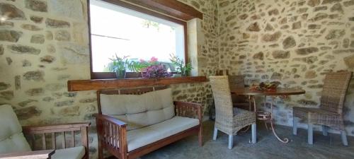 a room with a table and a chair and a window at MUNTTEIGOIKO in Legazpia