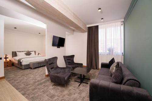 Postel nebo postele na pokoji v ubytování Revive Boutique Hotel