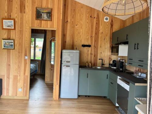 Kuchyň nebo kuchyňský kout v ubytování KBAIA le chalet océan