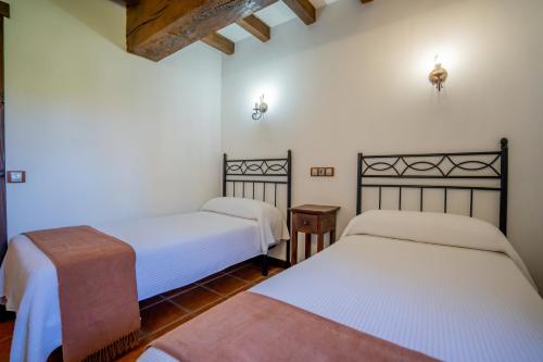 Ένα ή περισσότερα κρεβάτια σε δωμάτιο στο Apartamentos Rurales El Lagar de Somo