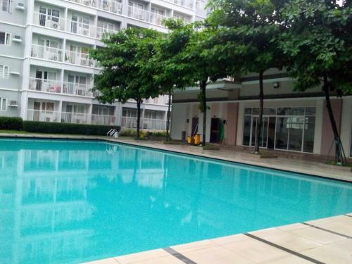Kolam renang di atau dekat dengan Trees Residences Staycation