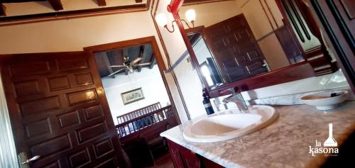 a bathroom with a sink and a mirror at LA KASONA in Córdoba