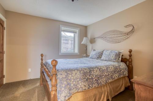 a bedroom with a bed and a window at Lincoln City Beach House in Lincoln City