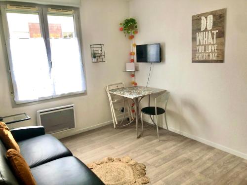 Photo de la galerie de l'établissement "Le Physalis" Élégant studio à 2 pas de Grenoble proche Tram, à Fontaine