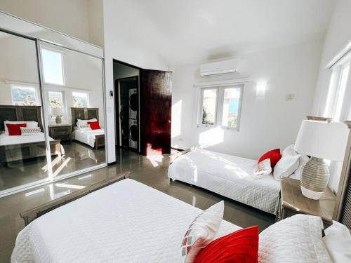 En eller flere senger på et rom på Harbour Lights 3 Mansion for 10 PPL @ Palmas Del Mar