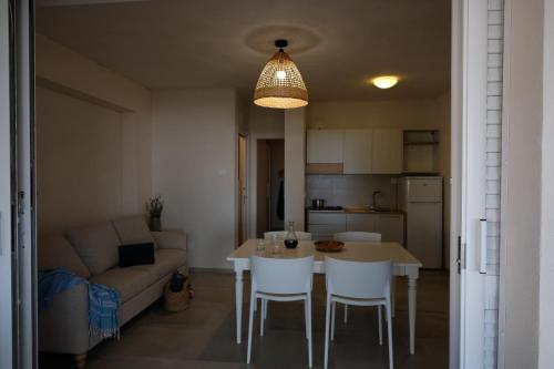 a living room with a table and a couch at Baia Degli Aranci Suite & Apartments in Vieste