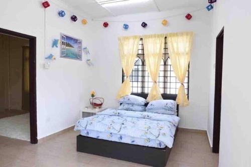 A bed or beds in a room at Bungalow with Private pool at Kajang Sg Chua