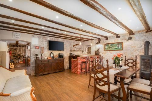 Gallery image of Holiday Home Mamita - Heated pool in Šestanovac