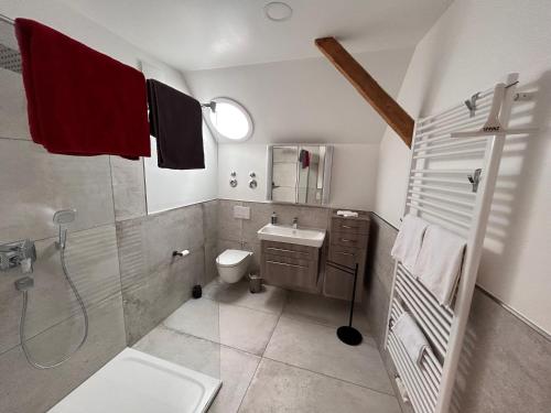 Chalet im Weindorf Roßbach tesisinde bir banyo